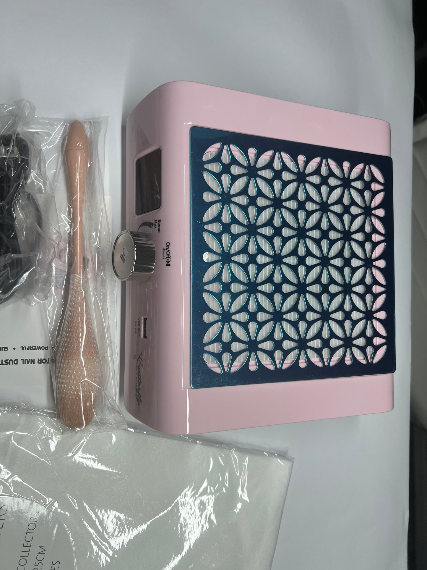 Extractor de polvo para uñas ( rosado ) 20 toallas desechables y un plumero