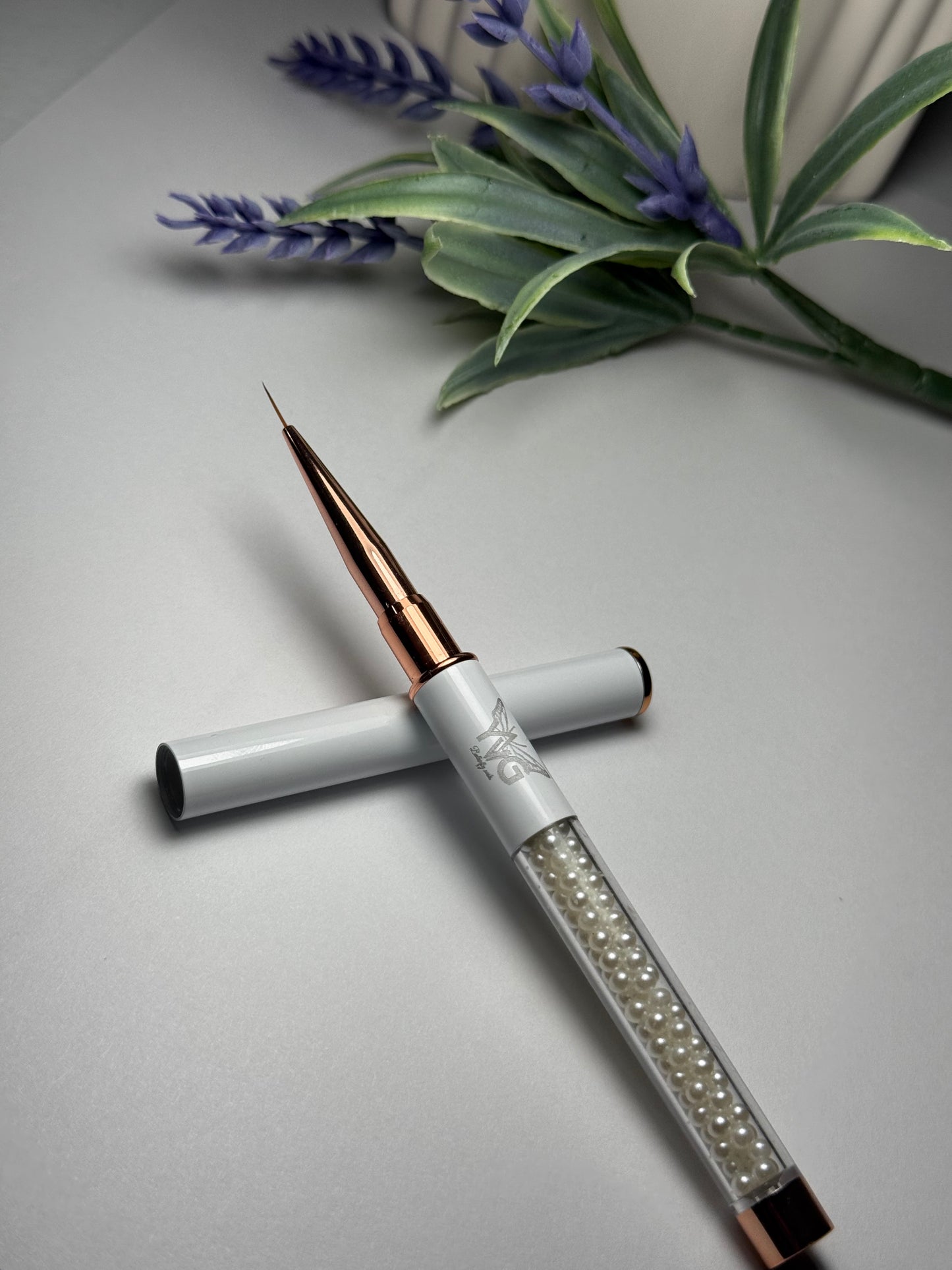 Pincel liner 9 mm blanco de perlas .