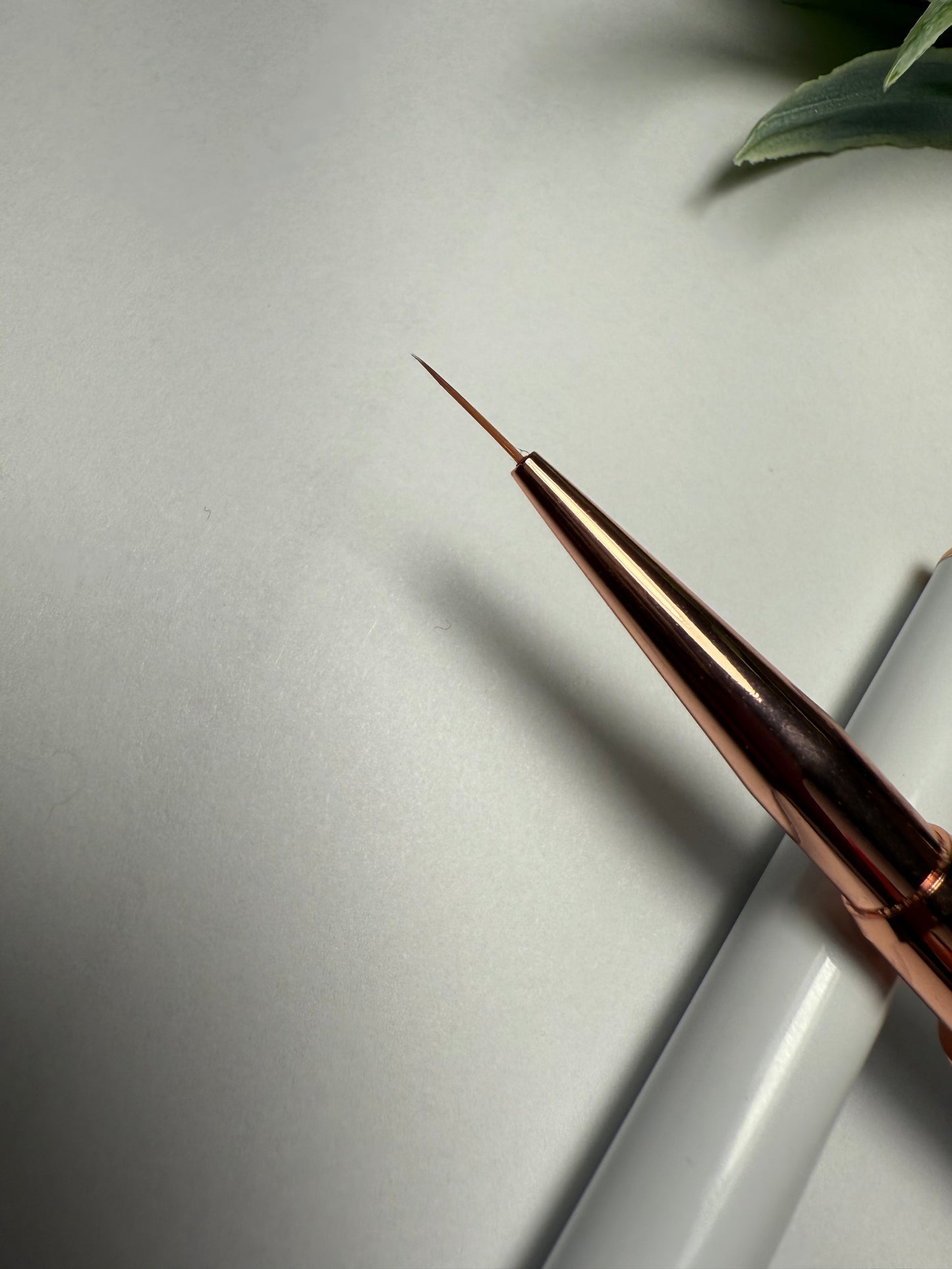 Pincel liner 9 mm blanco de perlas .